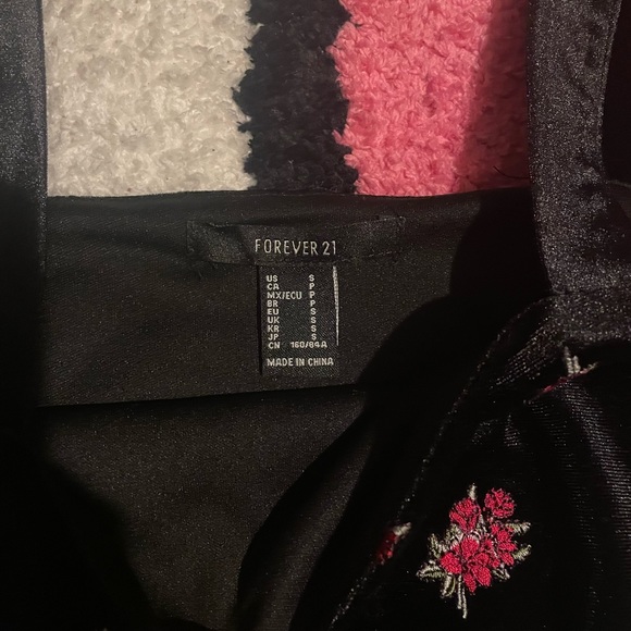 Forever 21 Black and Red Dress Size S💕 - Picture 3 of 4